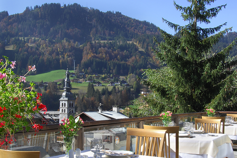 Terrasse de l'hôtel Alpen Roc à La Clusaz